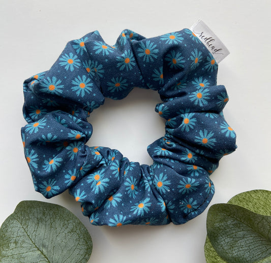Blue yellow daisies